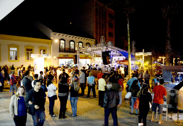 Shows musicais, praça de alimentação e feira de artesanato são atrações da Sexta no Centro