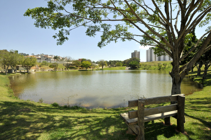Com sete lagos, parque oferece muitas atrações de lazer a visitantes